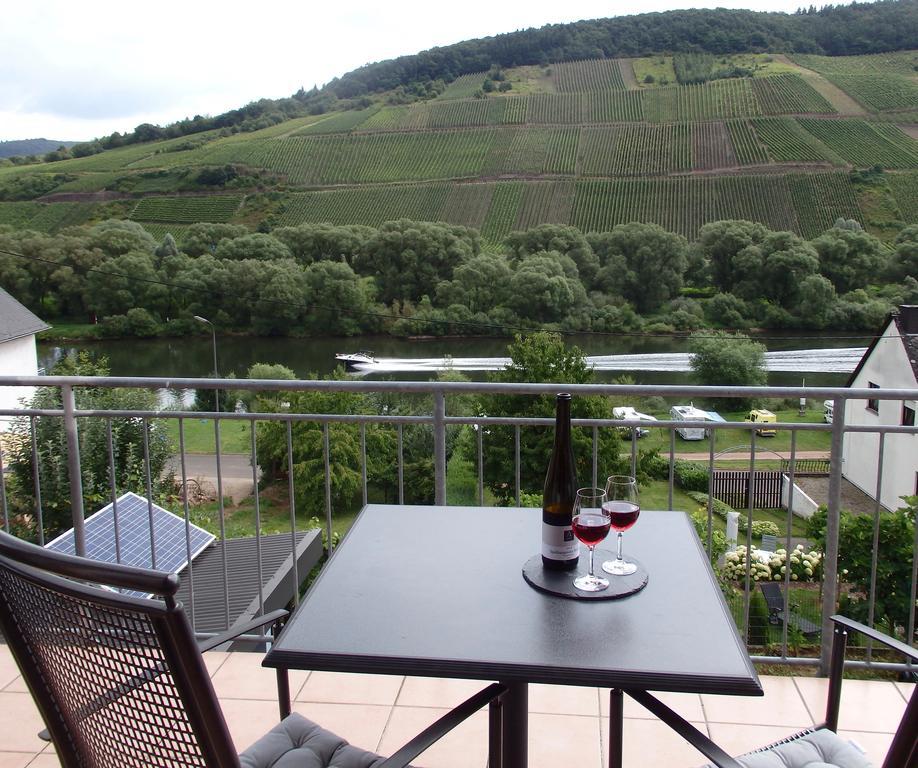 Gastehaus Weingut Arns Bed & Breakfast Reil Exterior photo