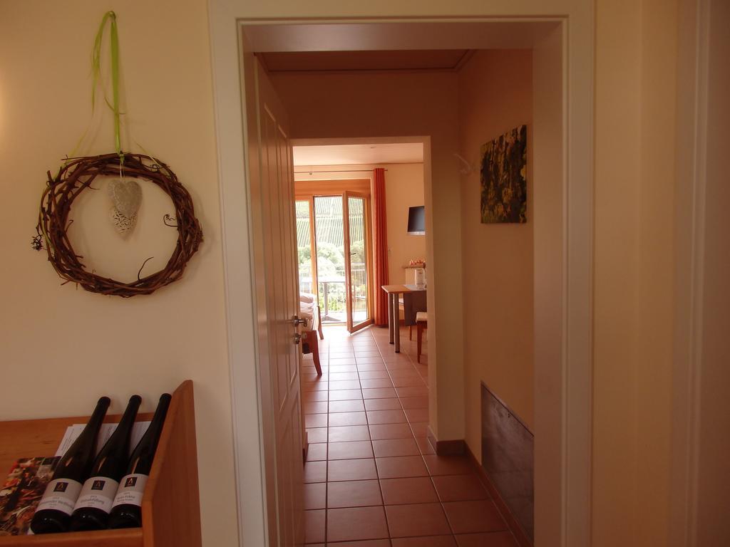 Gastehaus Weingut Arns Bed & Breakfast Reil Exterior photo