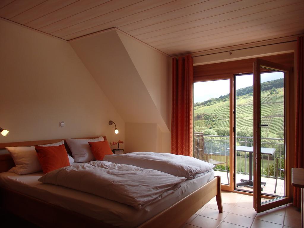Gastehaus Weingut Arns Bed & Breakfast Reil Exterior photo
