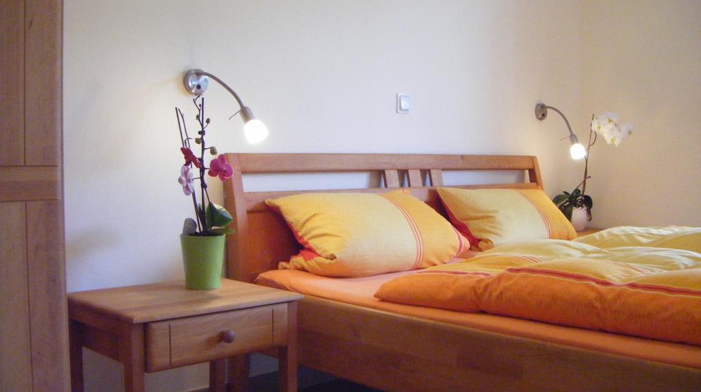 Gastehaus Weingut Arns Bed & Breakfast Reil Exterior photo